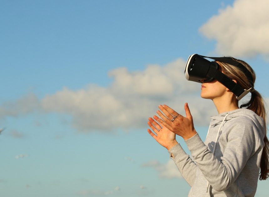 2026 空間計算革命：AR 擴增實境如何消滅實體螢幕，重塑後屏時代的居家美學與沉浸式辦公空間？